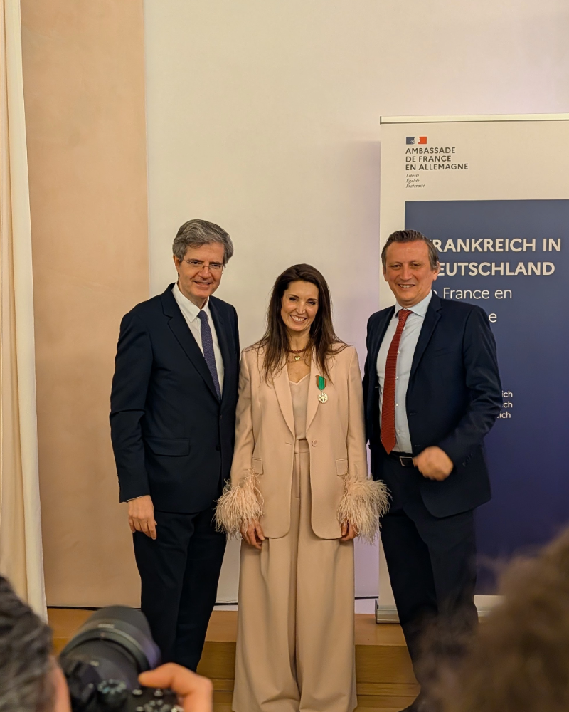 Emilie Bourgoin (Group Director Public Affairs bei der REWE Group) wurde von der französischen Regierung der Verdienstorden „Chevalier du Mérite Agricole“ verliehen